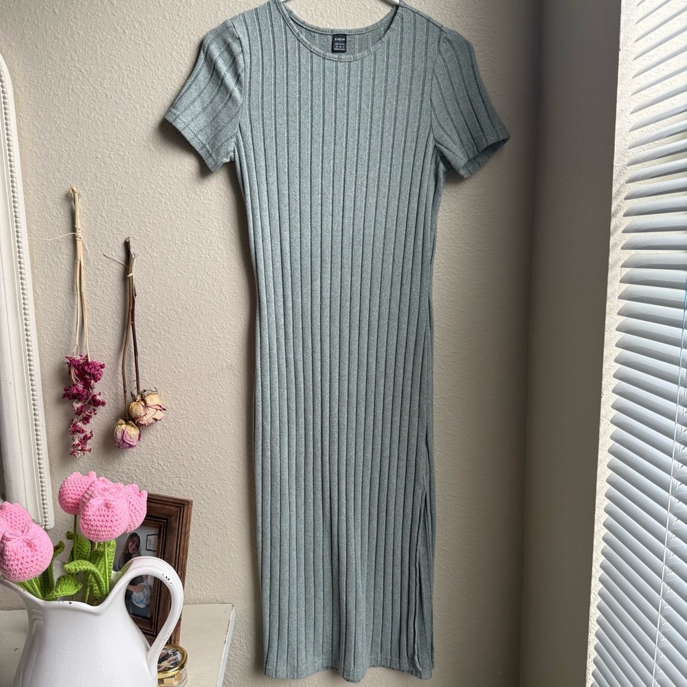 green bodycon dress with slit
